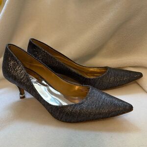 Beautiful Badgley Mischka Kitten Heel Pumps